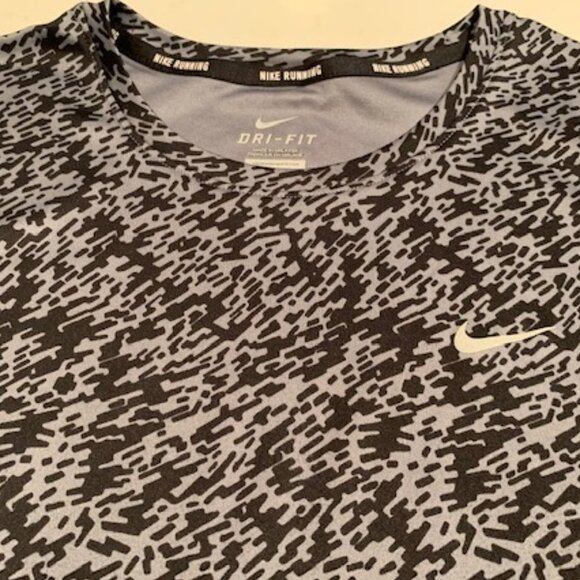 Nike Running Dri-Fit Athletic Short Sleeve Crew Neck Print Top Black + Grey Sz M - Picture 4 of 6